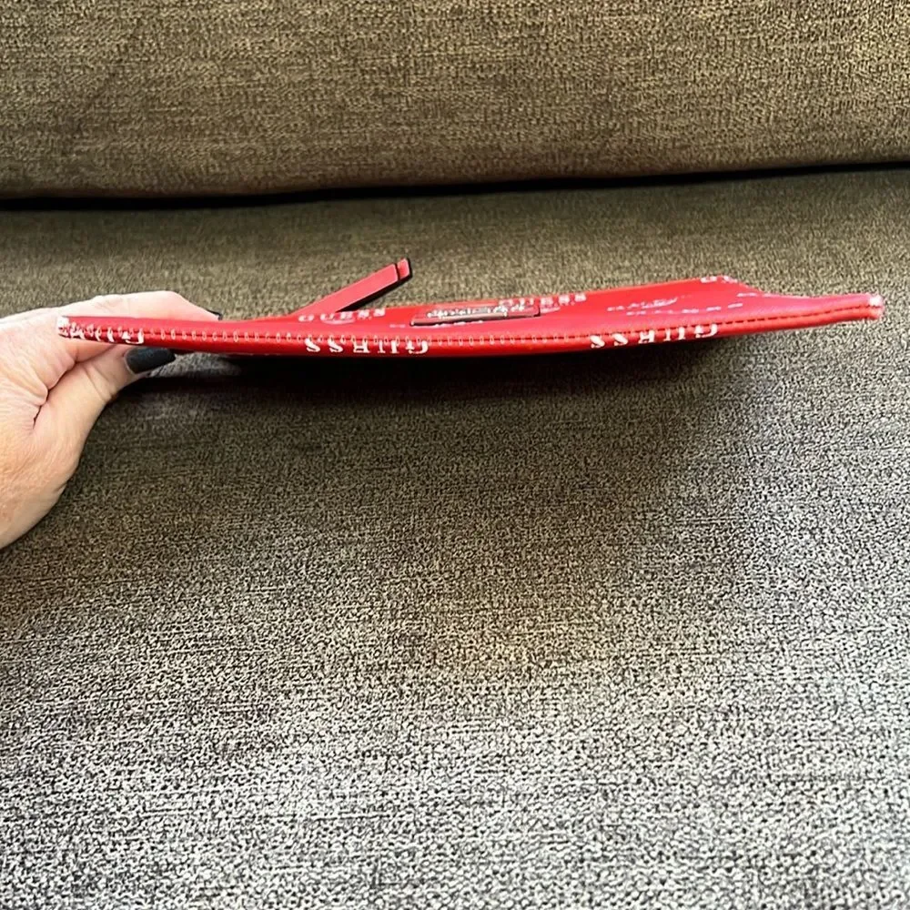 New Guess Wristlet Signature Logo in Red